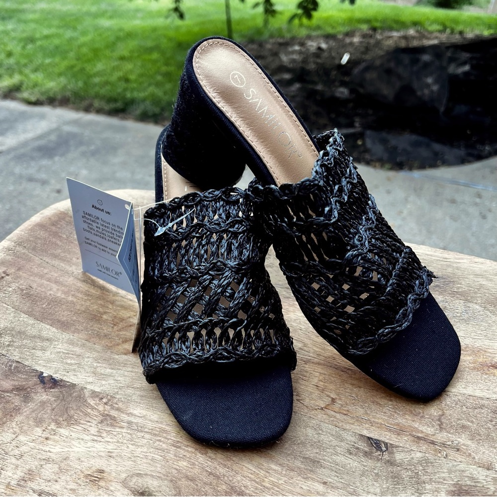 NWT Size 7 slides black